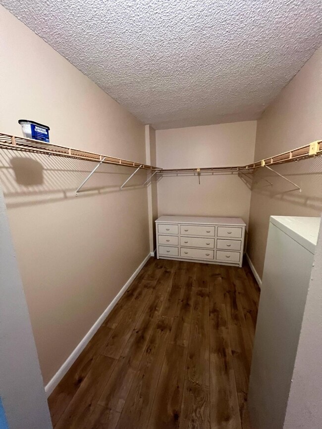 Photo - 105 Royal Pk Dr Unit 1D