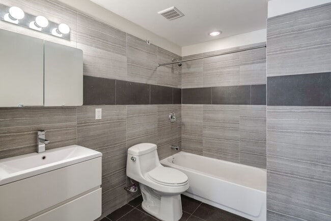 Building Photo - 301 Market St Unit 3R