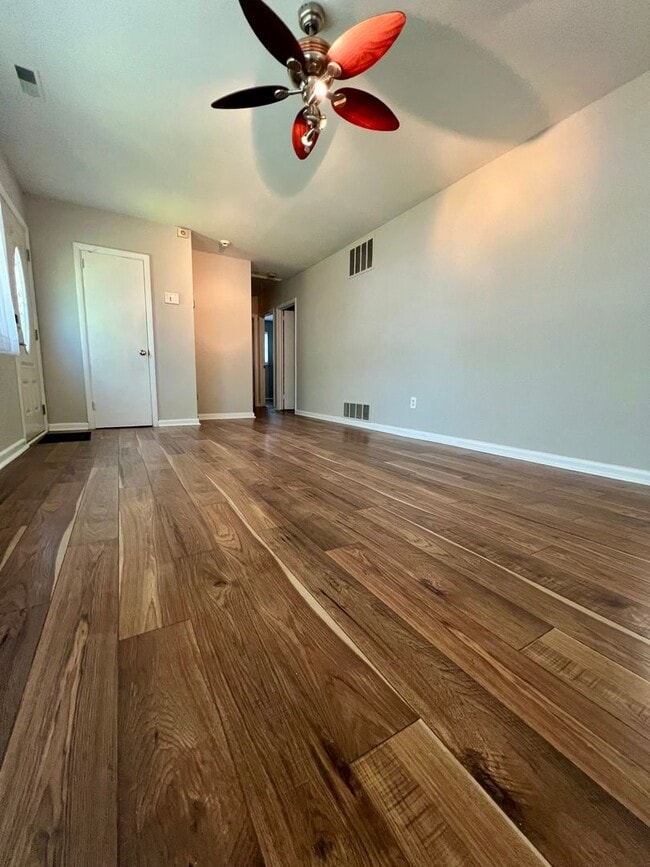 Photo - 3-Bedroom Single Family Home in Bristol! Available Mid-September!