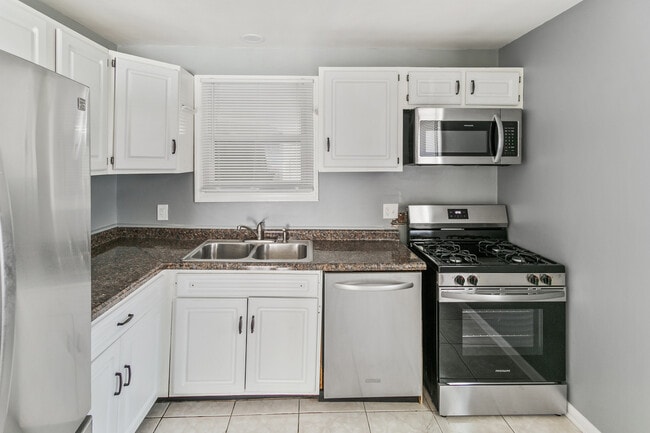 Photo - 17561 Hillside Ave