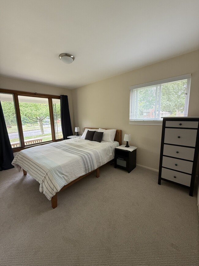 Photo - 2416 Medford Rd