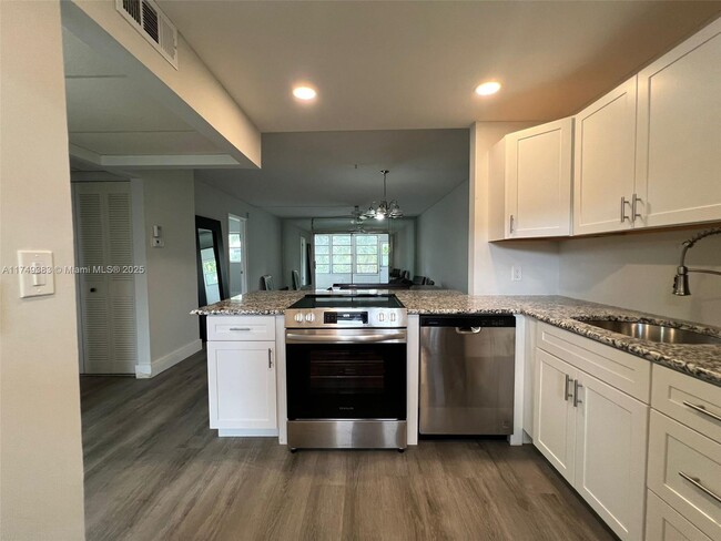 Photo - 7837 Golf Cir Dr Unidad 102 Rental