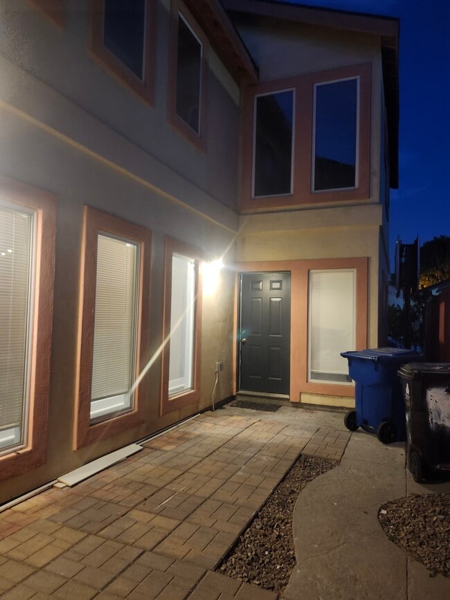 Building Photo - 10609 S Main St Unit Main street Rental