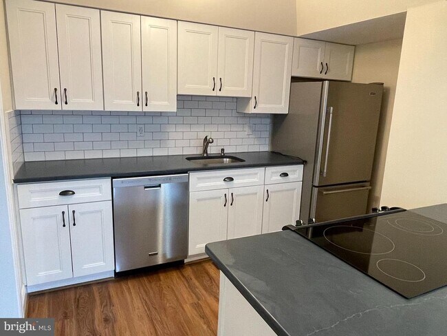 Photo - 121 E Chelsea Cir