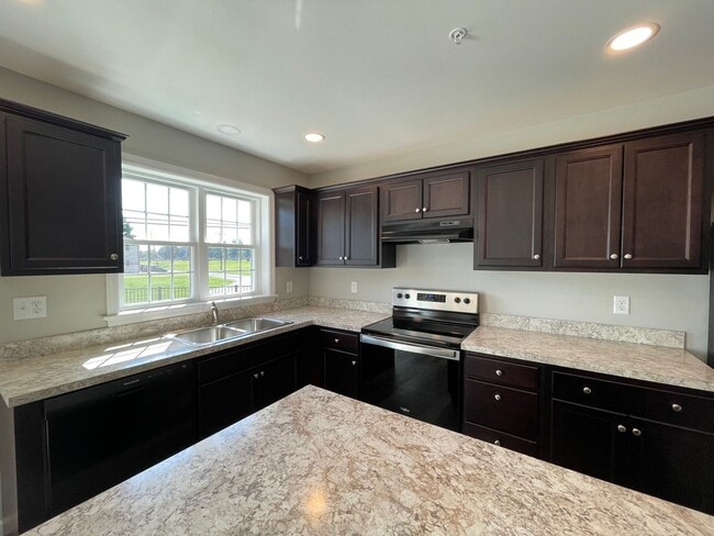 Photo - 3 Bedroom 2.5 bathroom Available in Lancas...