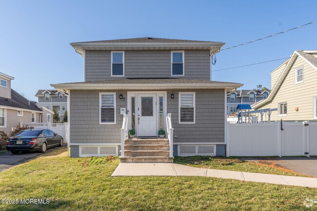 Building Photo - 7 Elmwood Ave Rental