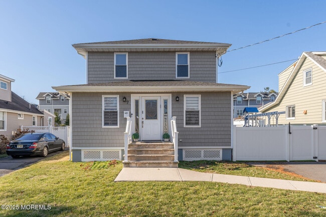 Building Photo - 7 Elmwood Ave Rental