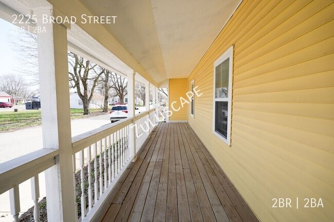 Photo - 2225 Broad St