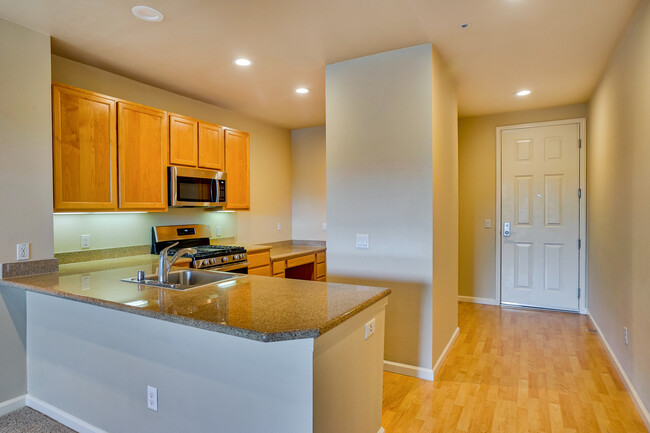 Building Photo - The Overlook At Fountaingrove Rental