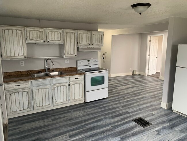 Photo - 510 3rd Ave NE