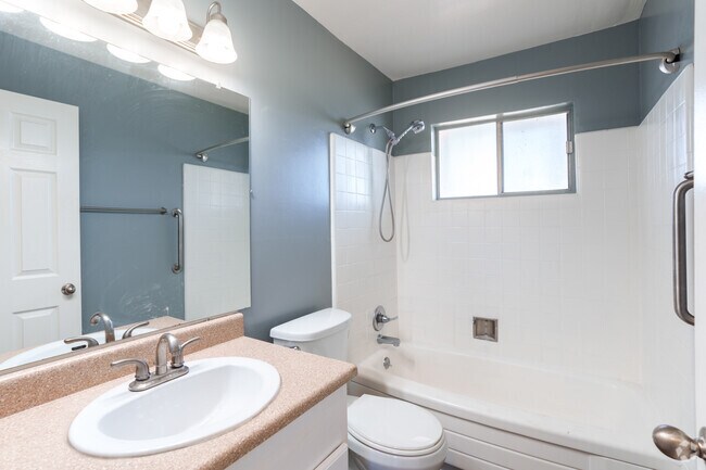 1BR, 1BA - 594SF - Bathroom