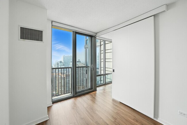 Photo - 530 N Kingsbury St