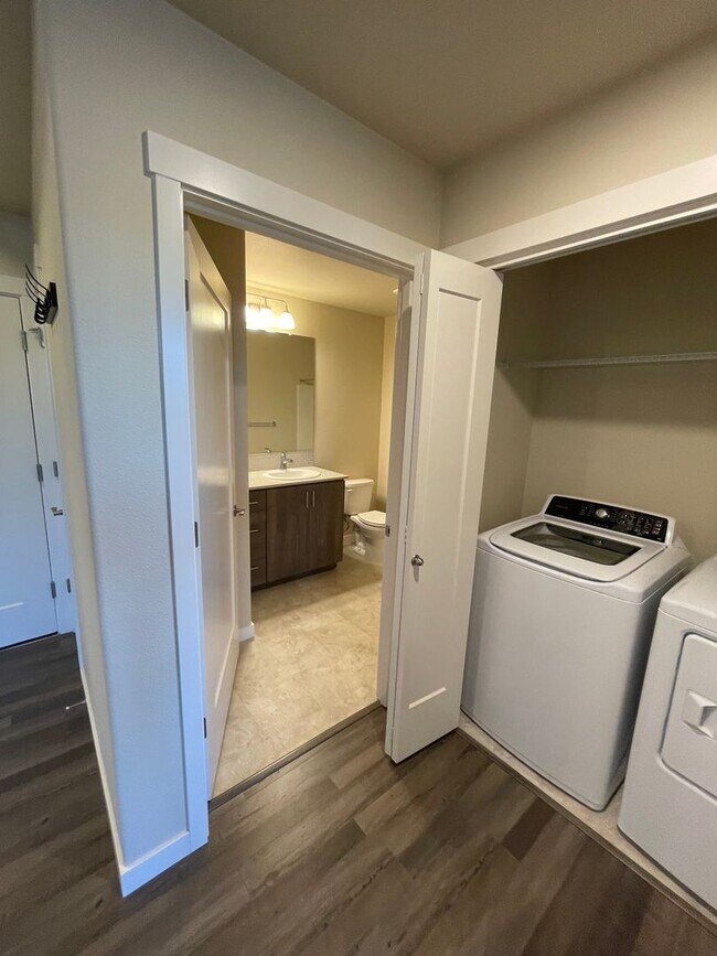 Photo - New 1BR Condo available in Bethany area Unidad 108