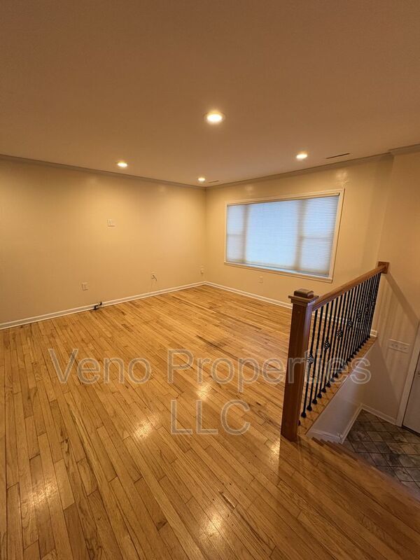 Photo - 330 Louden Rd