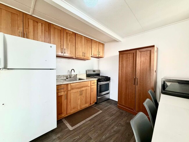 Photo - 1576 Elua St