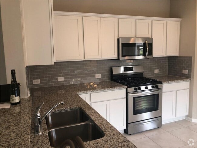 Building Photo - 2013 Langdale Ln Rental