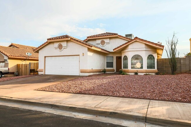 SPACIOUS 3-BEDROOM HOME WITH MOUNTAIN AND ... - SPACIOUS 3-BEDROOM HOME WITH MOUNTAIN AND ...