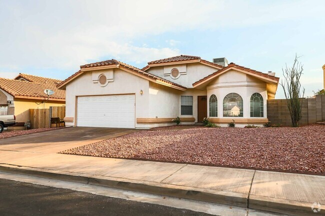 Building Photo - SPACIOUS 3-BEDROOM HOME WITH MOUNTAIN AND ...