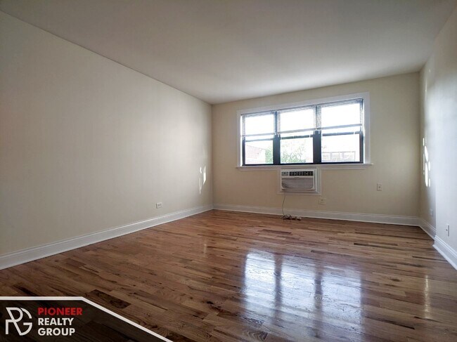 Photo - 557 W Arlington Pl