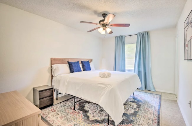 Photo - 416 40th St E