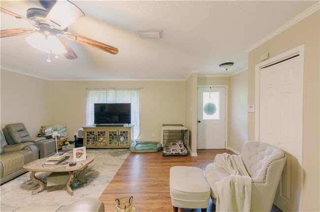 Photo - 9340 Roberts Ln E