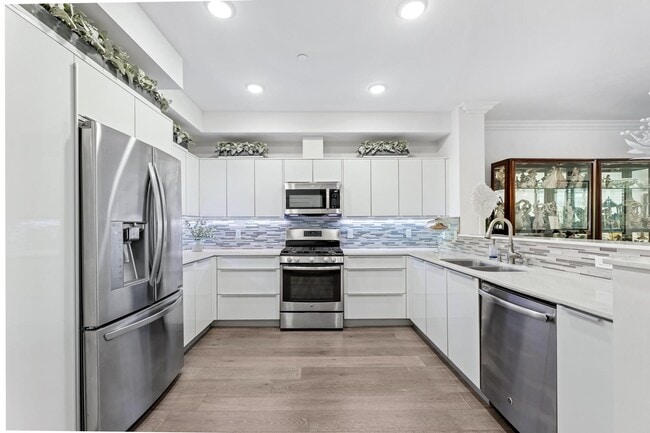 Photo - 5253 Vantage Ave Unidad #202