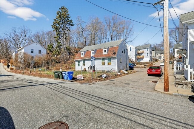 Photo - 158 Cliff St Unit 2nd flr