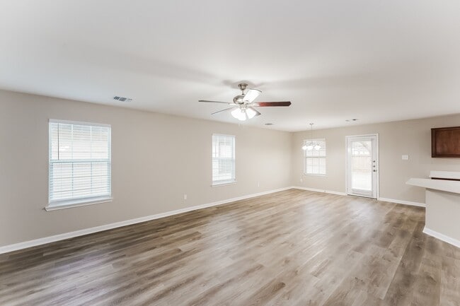 Photo - 20727 Dickinson Manor Ln