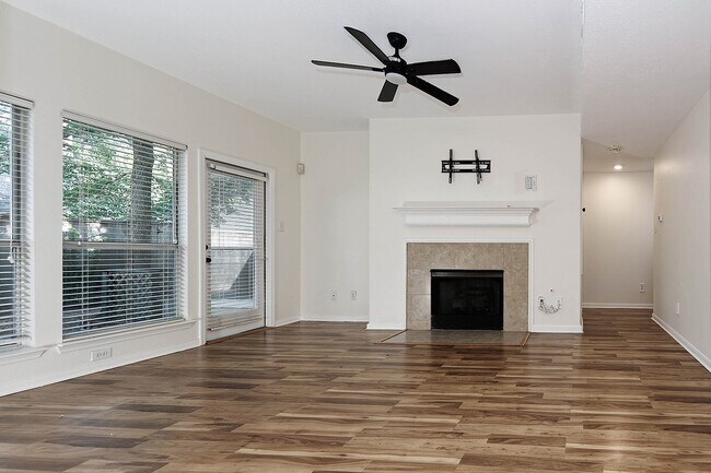 Photo - 35 S Avonlea Cir