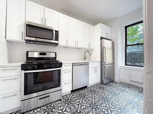 Photo - 684 Riverside Drive