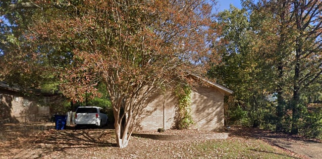 Building Photo - 6104 Meadowbrook Ln