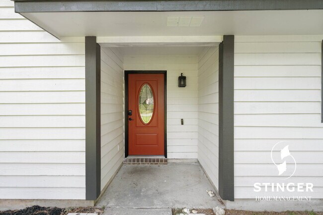 4 Chesterfield Lake Dr