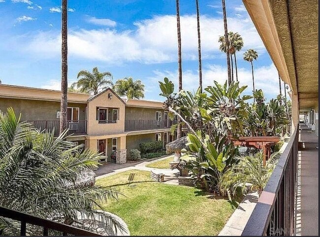 Photo - 800 N Mollison Ave