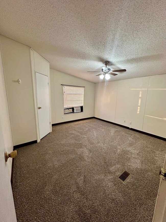 Photo - 1076 Breezewood Rd