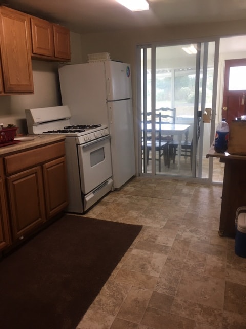 7xx W Maple Ave
