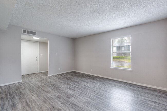 Saddlestone Apartments
