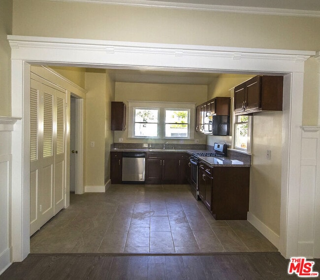 Photo - 1737 5th Ave