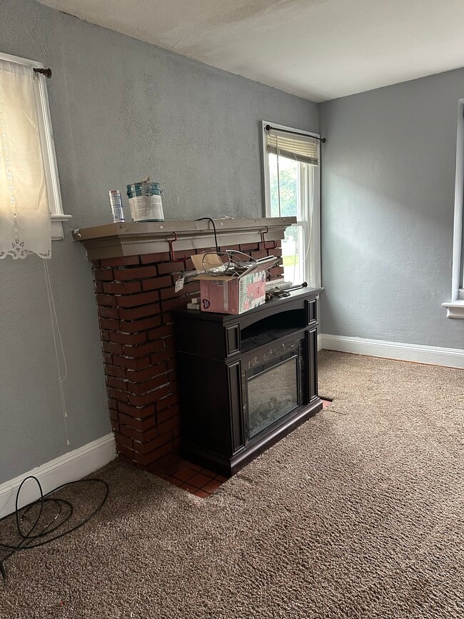 Building Photo - 5 Beverly Ave Unit 5 Beverly Ave Lower