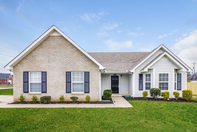 Building Photo - 2115 Montgomery Ln