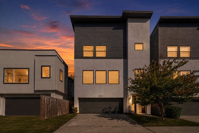 Building Photo - 3015 Gillespie St