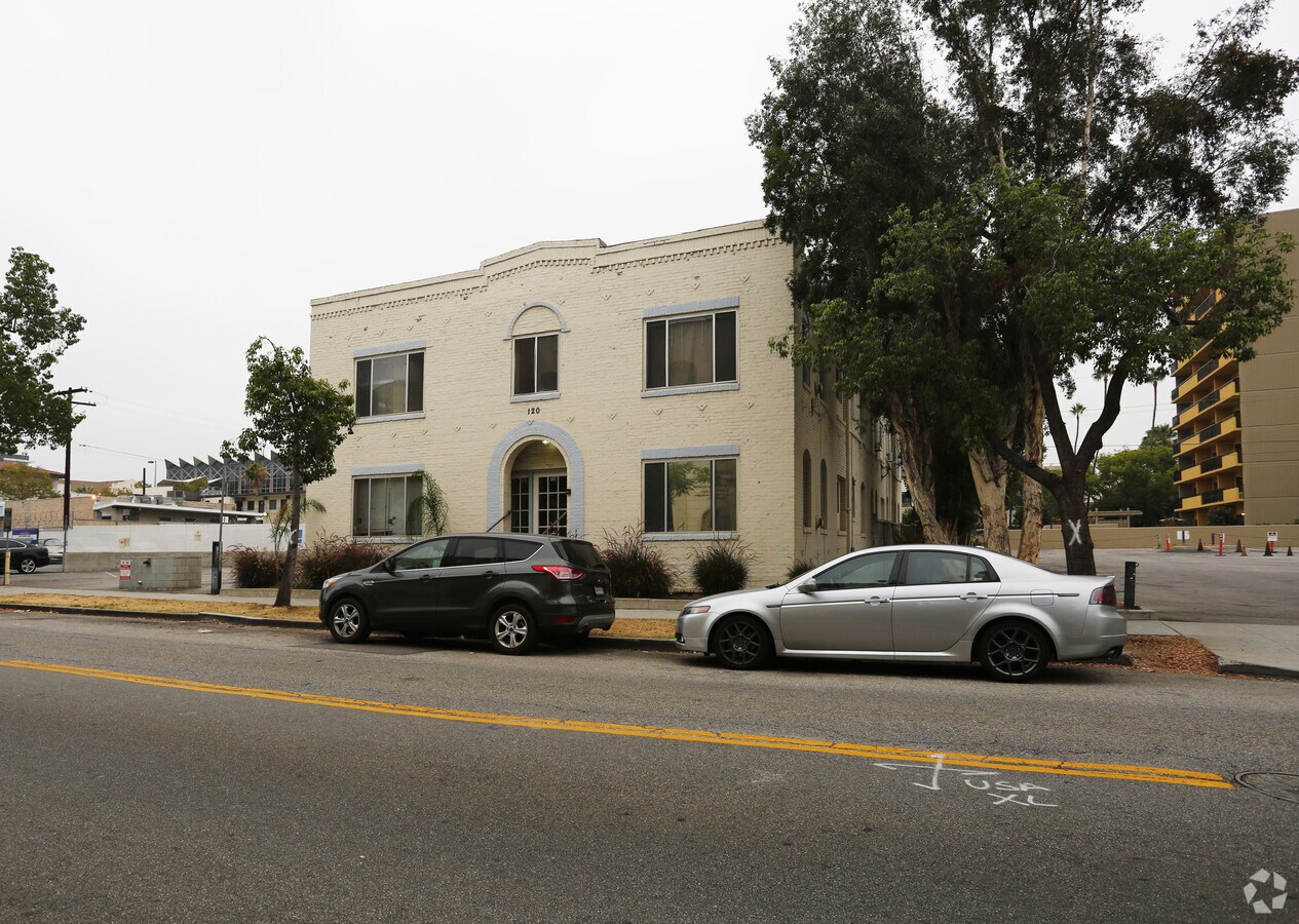 Building - 120 S Louise St