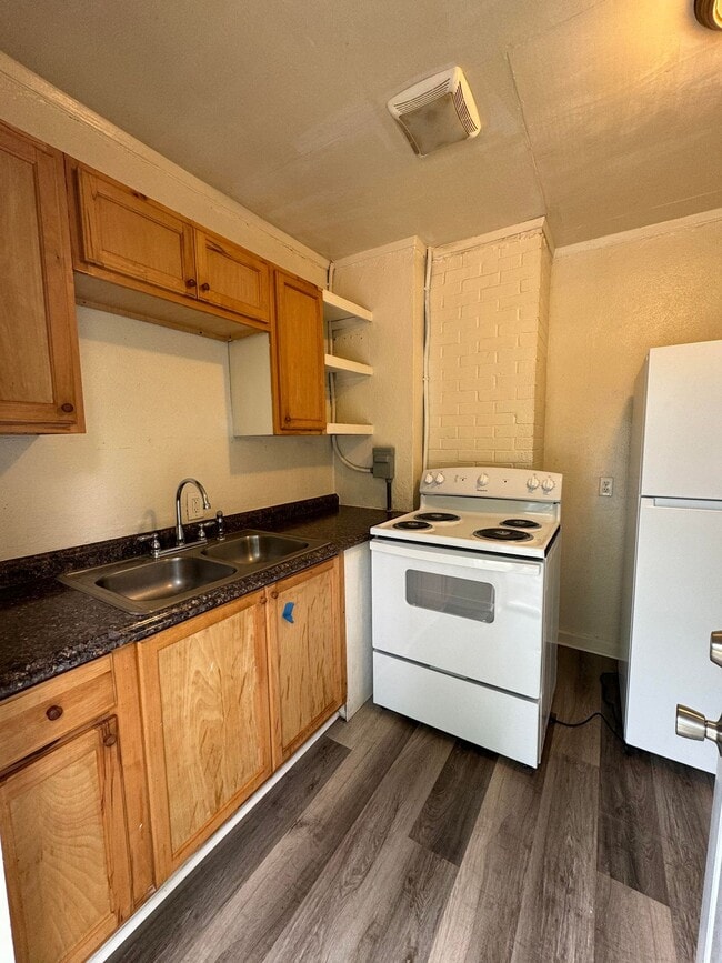 Photo - Hillcrest Apartments