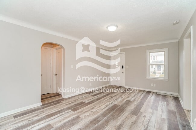 Photo - 810 Broer Ave
