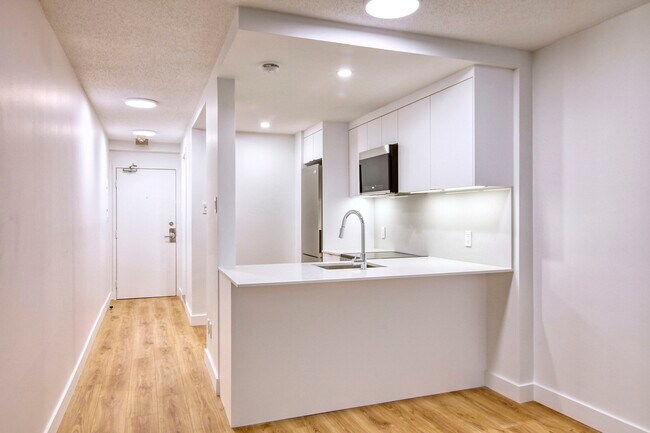 Building Photo - 2285 Rue St Mathieu Unit 205