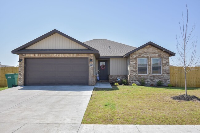 Building Photo - 3 Bedroom 2 Bathroom Home in  Farmington, AR!!!