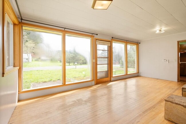 Photo - Quaint, inviting 4-bdrm/2-bath home in Cloverdale. Serene living, huge yard, covered patio