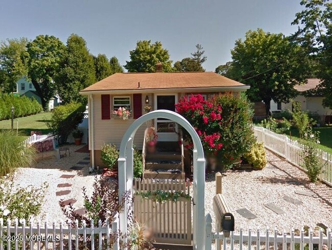 Building Photo - 131 E Washington Ave