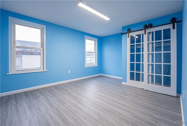 Photo - 599 Albany St