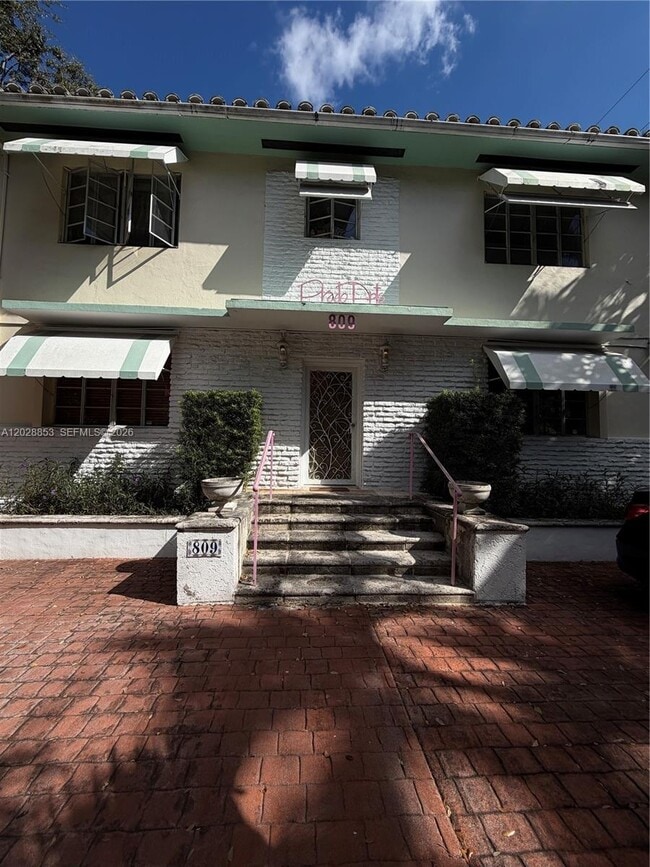 Building Photo - 809 Ferdinand St Unit 3