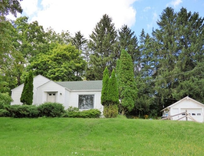 Building Photo - Adorable 2BR, 1BA Single Family Home